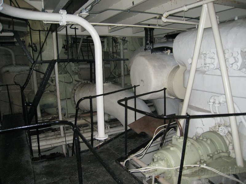 Queen Mary 2010 0570.JPG - Engine room stuff.